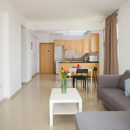 Valentinos Apartments Paphos Extérieur photo