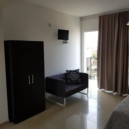 Valentinos Apartments Paphos Extérieur photo